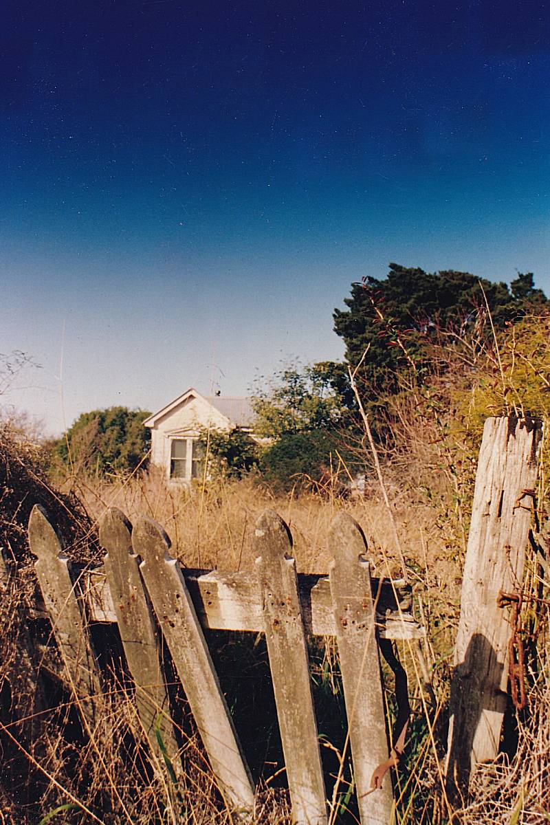 Gate in front of a house in Makaraka